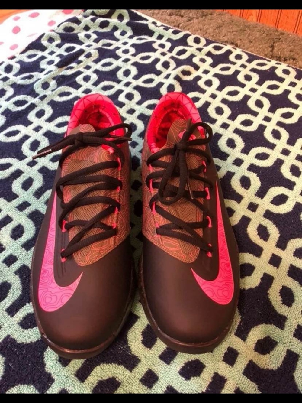 Kevin Durant Nike Black Athletic Sneakers with Hot Pink Swoosh and Accents